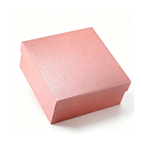 Boîte cadeau carrée en papier recyclable pour bijoux et montres avec logo personnalisé, fermeture magnétique, emballage gaufré, doublure en éponge, vente en gros