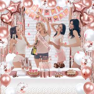 Kit de Décorations Joyeux Anniversaire Or Rose avec Support à Ballons, Vaisselle, Nappe, Bannière, Rideau à Pompons et Ballons - Product Image 4