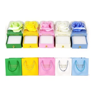 Nouvelles boîtes cadeaux de luxe modernes carrées en papier, imprimées avec logo personnalisé, gaufrées, pour bijoux et bagues - Product Image 2