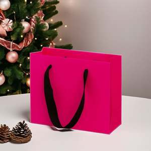 Sac en papier kraft de luxe personnalisé avec ruban et fermeture magnétique, impression numérique pour une facturation efficace pour les vêtements en fourrure, les cadeaux alimentaires, les chaussettes - Product Image 5