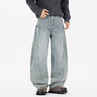 Pantalon en jean délavé et déchiré à jambe large avec broderie de perles - Style coupe ample et incurvée - Marque Couture