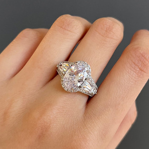 Anello con Gemma Colorata Ovale per Donne, Gioiello Elegante e di Lusso - Product Image 2