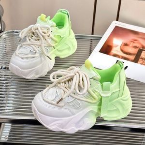 Zapatillas de Plataforma con Suela Gruesa Color Caramelo para Mujer, Zapatillas Deportivas Verdes con Plataforma para Dama - Product Image 2