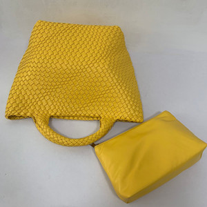 Borsa Tote portatile in <span class=keywords><strong>pelle</strong></span> vegana di design di lusso 2024 OEM grande borsa a tracolla in pizzo intrecciato con fodera in <span class=keywords><strong>pelle</strong></span> fatta a mano Logo personalizzato - Product Image 4