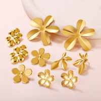 Pendientes HOVANCI de Acero Inoxidable para Mujer, Chapados en Oro de 18K, Estilo Francés, con Diseño de Flor Grande y Textura Satinada