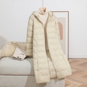 Novità 2025: Giacca Corta Ultraleggera Impermeabile da <span class=keywords><strong>Donna</strong></span>, Imbottita con 90% Piumino d'Oca Bianco, per Autunno e Inverno - Product Image 3
