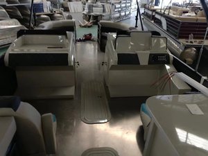 Bateau à ponton en aluminium de luxe pour sports nautiques de 8,2 m (27 pieds) à vendre - Product Image 3