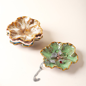 Piatto/<span class=keywords><strong>Vassoio</strong></span> in Ceramica Smaltata Stile Nordico <span class=keywords><strong>Moderno</strong></span> Creativo a Forma di Conchiglia, Porta Gioielli Personalizzato per Decorazione Casa - Product Image 2