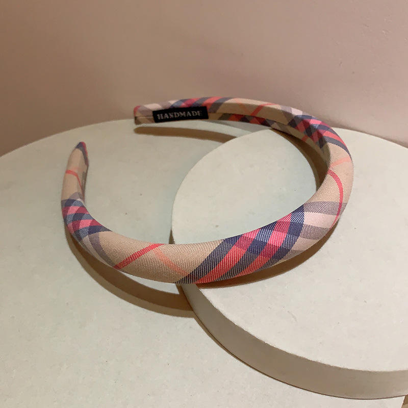 สีกากีอ่อน