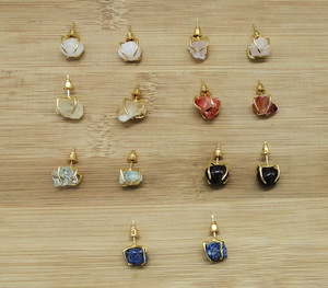 A2144 boucles <span class=keywords><strong>d</strong></span>'oreilles en cristal de pierre brute naturelle quartz rose boucles <span class=keywords><strong>d</strong></span>'oreilles en pierre <span class=keywords><strong>d</strong></span>'améthyste goujons bijoux en gros - Product Image 3