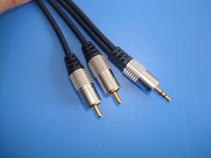 Venta al por mayor Vention chapado en oro 1,<span class=keywords><strong>5</strong></span> m/2M macho a macho <span class=keywords><strong>3</strong></span>,5mm <span class=keywords><strong>Jack</strong></span> a <span class=keywords><strong>3</strong></span> <span class=keywords><strong>RCA</strong></span> Cable de audio - Product Image 4