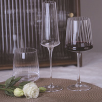 Verres à vin rouge en cristal à rayures simples Megan, style minimaliste, pied haut, 401-500 ml