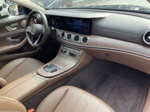 Auto di lusso 2021 Mercedes-Benz E lifting E300L auto a benzina di lusso auto usate - Product Image 6