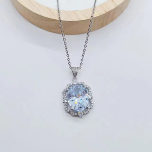 Collar con Colgante Ovalado de Lujo con Corte de Flor de Hielo Brillante y Cadena de Clavícula con Zirconia Incrustada de Alta Calidad - Product Image 2