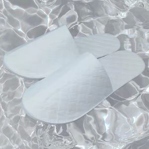 Máquina de fabricación de pantuflas baratas para interiores y hoteles Soft Comfort Eve Maquinaria de fabricación de zapatos - Product Image 3