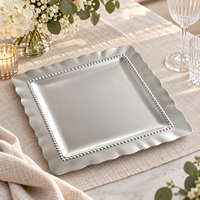 Eleganter 13-Zoll Kunststoff-Platzteller Pulverbeschichtet Quadratisch Gewellter Rand Perlmutt-Textur Modern Silber für Hotel-Bankette