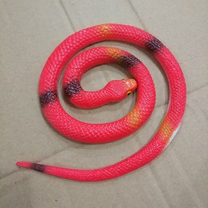Serpent en caoutchouc TPR 75 cm, jouet de simulation très populaire, pour farces et effarouchements, décoration créative de fête, lézard, pour garçons et filles de 14 ans et plus, présentation en stand - Product Image 6