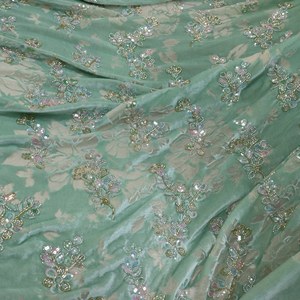 Tissu en velours de rayonne de luxe avec motif floral 3D perlé et broderie fil doré, artisanat lourd pour abayas et robes de soirée haut de gamme - Product Image 3