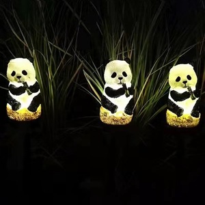 Lampe solaire en résine en forme de panda, LED, étanche, pour décoration de jardin, à piquer dans le sol - Product Image 1
