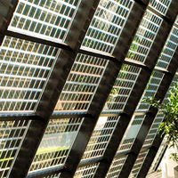 Panneau solaire BIPV 300W, durabilité robuste, vente en gros en Chine, panneau solaire photovoltaïque semi-transparent auto-adhésif, coût du carport