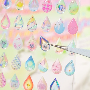 Pegatina de pegamento plateado con láser Yu Xian para mascotas, diseño tridimensional en forma de corazón, estrellas grabadas con luz concentrada - Product Image 1