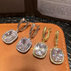 Boucles d'oreilles pendantes en or blanc E3902, serties de cristaux et de strass, monture géométrique, bijoux de mariage classiques pour femmes - Product Image 3