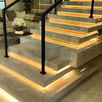 Escalier en spirale sculptural moderne de luxe avec éclairage LED, escalier flottant en marbre Pantogonia illuminé