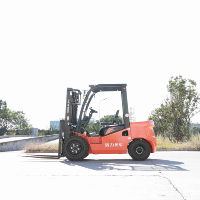 Chariot élévateur diesel NOBLELIFT pour sols intérieurs avec mât à deux étages, commande manuelle, capacité de charge de 1500 mm, transpalette