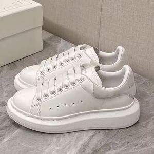 Calzado Deportivo de Lujo, Diseñadores de Primera Línea, Zapatos Deportivos de Skate Modernos y Casuales con Suela Gruesa, Estilo Skate - Product Image 3