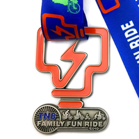 Médaille sportive personnalisée en alliage de zinc plaqué argent avec motif éclair pour souvenir lors d'événements sportifs