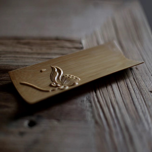 Cuillère à thé artisanale en bambou, forme plate, design sculpté, pour cérémonie du thé, origine Anji - Product Image 1