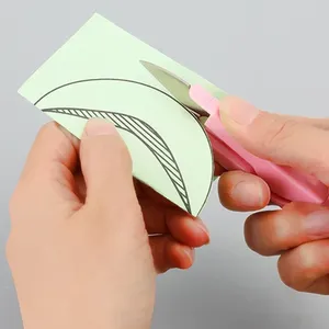 กรรไกรตัดเย็บขนาดเล็กพกพาสะดวกสำหรับใช้ในบ้าน ตัดด้าย ตัดสายเอ็น ตกปลา งานฝีมือ ขายส่ง - Product Image 2