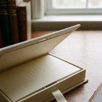 Boîte à livre magnétique, emballage cadeau, logo personnalisé, matériaux recyclés, doublure en éponge, couverture rigide, insert pour produits de luxe, souvenirs