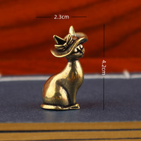 Figurine de chat en cuivre de luxe léger, style européen, statue de chat, ornement de bureau, décoration d'intérieur, artisanat artistique, cadeau pour salon et bureau