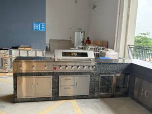 <span class=keywords><strong>Cucina</strong></span> da Giardino Moderna a L Personalizzata con Barbecue a Gas, Altezza Regolabile, Parete in Pietra Coltivata, Acciaio Inossidabile, Goditi la Cottura - Product Image 4