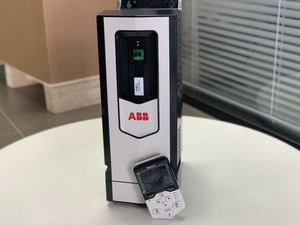 Power Supply ABB ACS880-01-105A-3 (Coated Board And ACS-AP-W <strong>Bluetooth</strong> Assistant Control Panel) 60 To 50 Hz Frequency Converter - Product Image 3