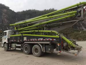 Bomba de Hormigón Montada en Camión Zoomlion de 43m Usada de Alta Calidad 2022, Maquinaria para Pequeñas Obras de Construcción, Precio Competitivo - Product Image 4