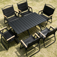 Ensemble de camping pliable moderne pour l'extérieur, table en bois et acier et chaises en tissu, écologique, portable pour le glamping et les pique-niques