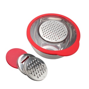 Tazón de mezcla de acero inoxidable con base roja y tapa hermética de diseño moderno para servir alimentos en el hogar. - Product Image 5
