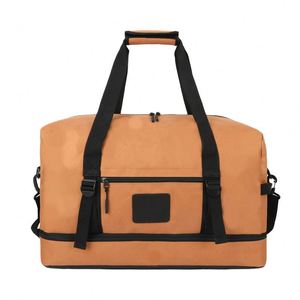 กระเป๋าเดินทางแบบถือสำหรับผู้หญิงขนาดใหญ่ ยี่ห้อ BSCI รุ่น Custom Weekender พร้อมช่องใส่รองเท้า - Product Image 1
