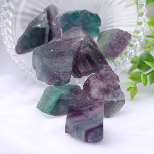 Toptan renkli florit kalsedon kristaller ev dekorasyon için şifa taşı renkli florit kalsedon tütsü taş - Product Image 4