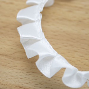 <span class=keywords><strong>Anglet</strong></span> dentelle blanche bricolage chapeaux tissu décoration ruban de satin plissé 10mm - Product Image 1