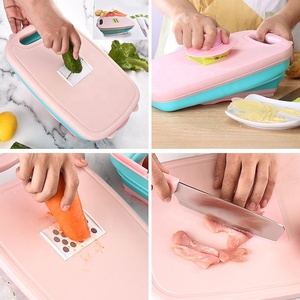 <span class=keywords><strong>Planche</strong></span> à découper carrée multifonctionnelle écologique de conception nouvelle, épaisseur 4,5 cm, <span class=keywords><strong>avec</strong></span> râpe et <span class=keywords><strong>passoire</strong></span>, en plastique PP rose - Product Image 4