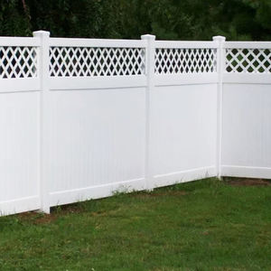 Paneles de Cerca de PVC Vinílico Blanco, Modernos, Económicos, con Rejilla Inferior, para Privacidad, Seguridad y Modelado 3D, Resistentes a los Rayos UV, Duraderos, 6'x8' - Product Image 1