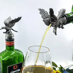 Uísque, bebidas personalizadas, cabeça de águia, selador líquido, derramador, animal, vinho, garrafa de vinho