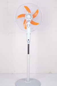 Ventilateur solaire robuste pour la maison ou le bureau, avec sortie USB et DC, panneau solaire et lumière nocturne - Product Image 4