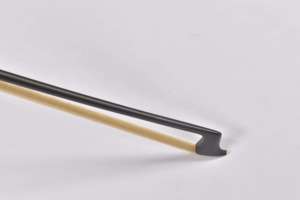 Archet de violon professionnel personnalisé en fibre de carbone, avec manche rond, talon en ébène et crin naturel, idéal pour les étudiants - Product Image 2