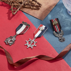 Medaglia Commemorativa Scolastica Personalizzata, Medaglione Premio su Misura, Medaglia e Distintivo d'Onore con Scatola in Velluto - Product Image 2