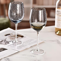 Fournisseur de Verres à Vin en Gros – Design Classique, Verre Fantaisie Transparent Effet Diamant, Gobelet à Vin Rouge pour Mariages et Fêtes