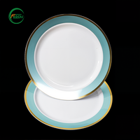Assiettes jetables élégantes en plastique PS de 10 pouces avec logo personnalisé et bord argenté, vaisselle robuste pour les fêtes d'anniversaire et les banquets